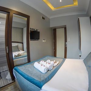 Camera economica con letto king size